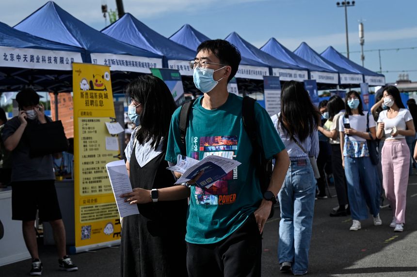 新現象｜內地衍生「慢就業」 畢業生寧遊學及陪父母 官媒稱不是貶義 專家憂引發政治問題