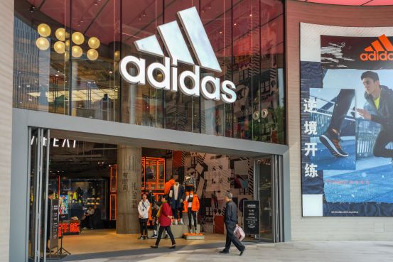 網絡舉報｜Adidas中國區員工舉報高層貪污 涉收數百萬歐元回佣 傳德國總公司調查中 小紅書舉報原帖遭刪除